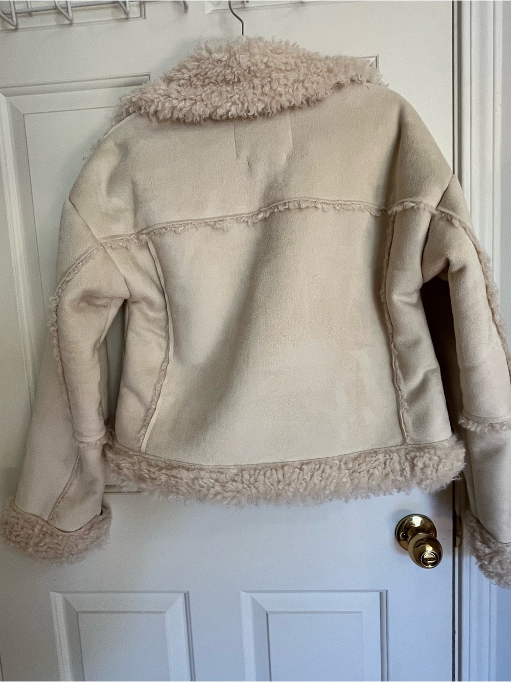 Urban Outfitters Cream Faux Shearling Cropped Sherpa Jacket - Picture 2 of 4
